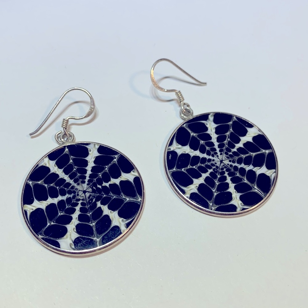 💰2/$40💰Vintage Spiderweb Earrings Silver 925 Abalone Pearl